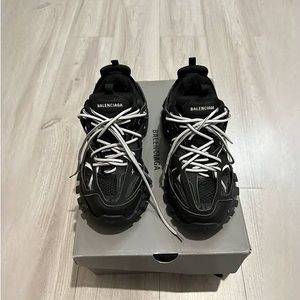 Perfect Conditon. Worn once. For the low come get them .